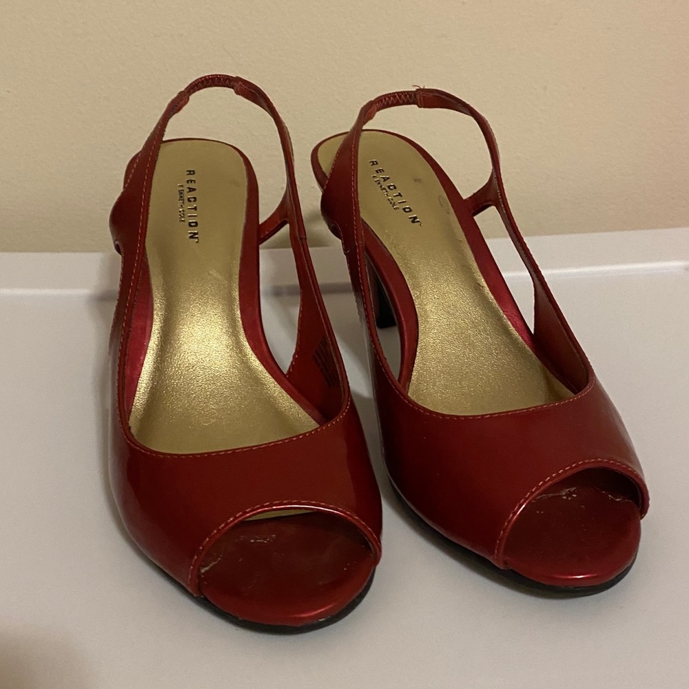 Kenneth Cole Reaction Burgundy Pumps